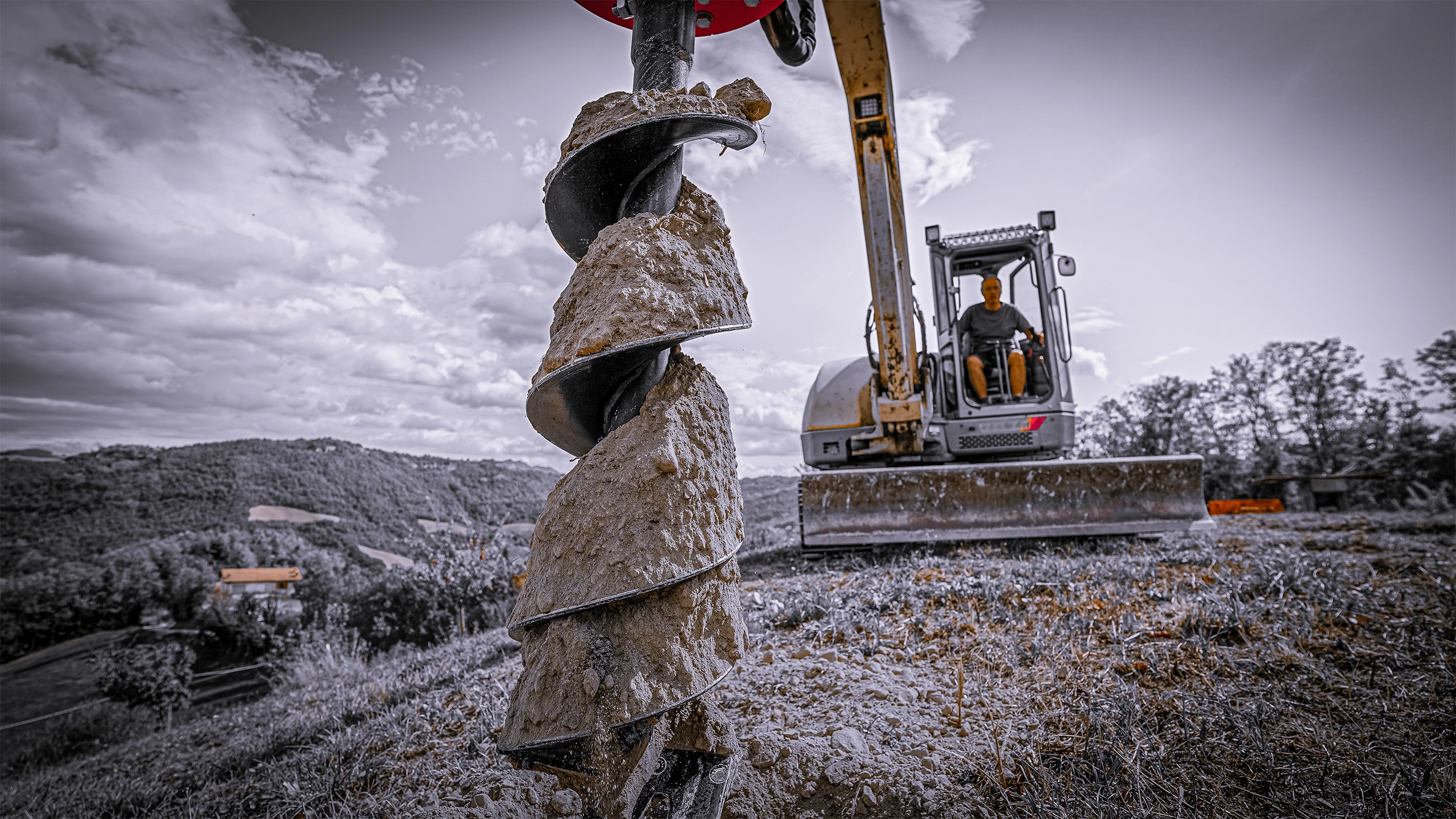 operazioni di scavo con trivella qm Scavo con trivella QM